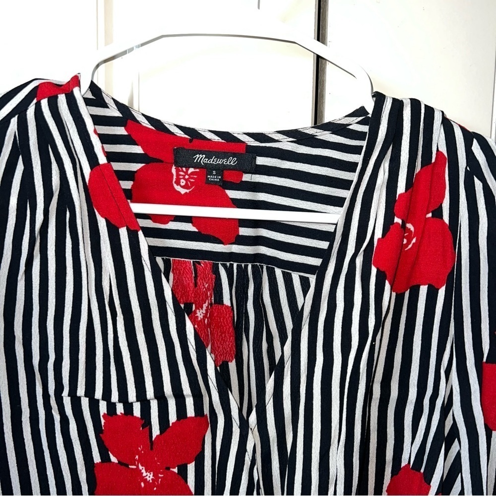 Madewell Black and Red Floral Wrap Blouse Top in Candied Orchids Size Small - Picture 3 of 12
